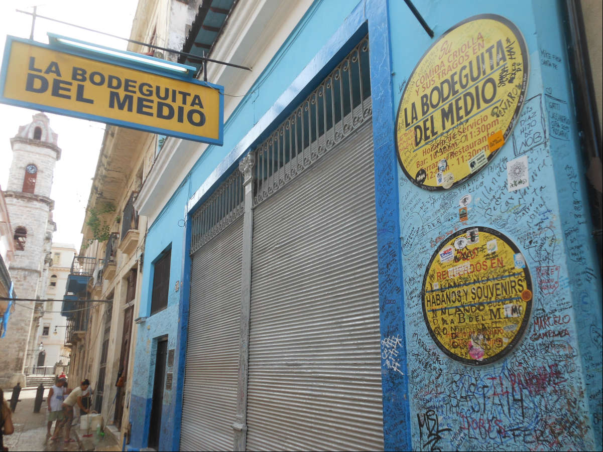 La Bodeguita del Medio, la Habana Vieja, la Habana, Cuba La Bodeguita del Medio, la Habana Vieja, la Habana, Cuba