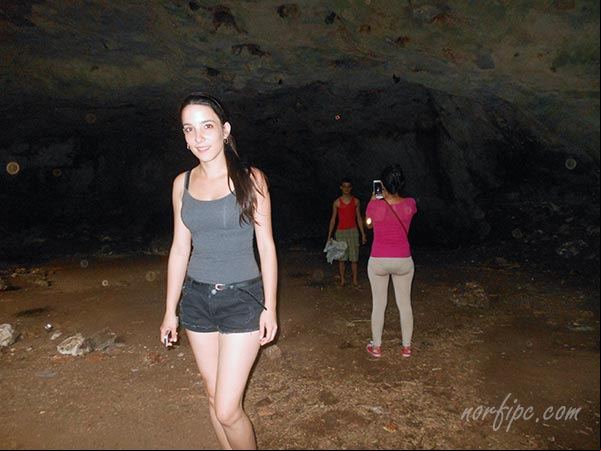 Explorando la Cueva de la Charca Explorando la Cueva de la Charca